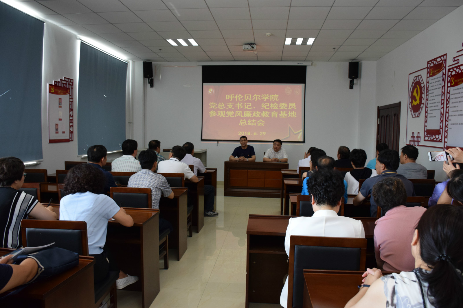 校纪委组织开展党风廉政建设和反腐败斗争宣传教育活动